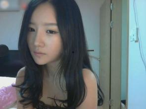 女主播酷似朴妮唛,真假难辨！